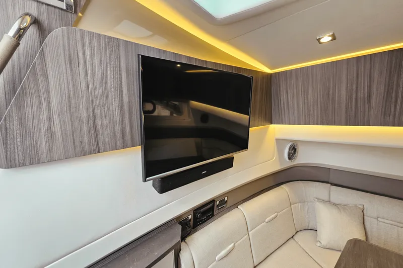 Slide: The Image of Sea Ray 400 SLX 2018 - 25