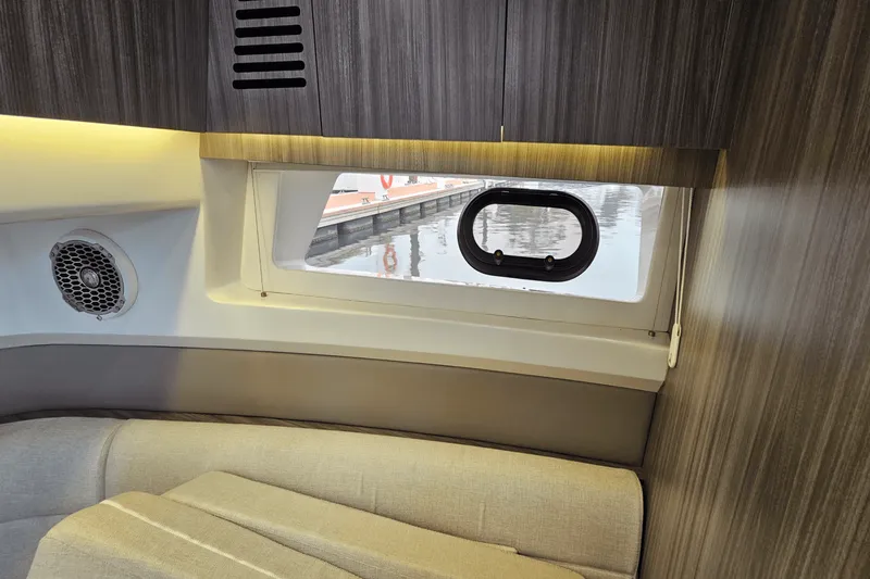 Slide: The Image of Sea Ray 400 SLX 2018 - 26