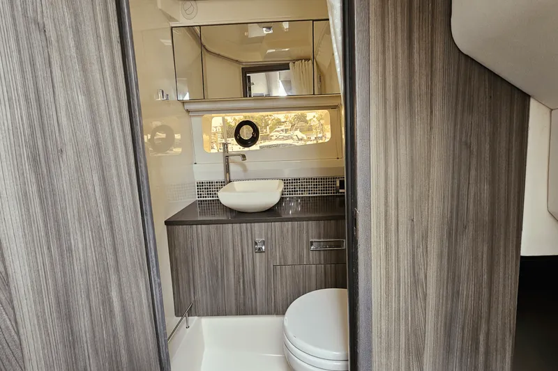 Slide: The Image of Sea Ray 400 SLX 2018 - 28