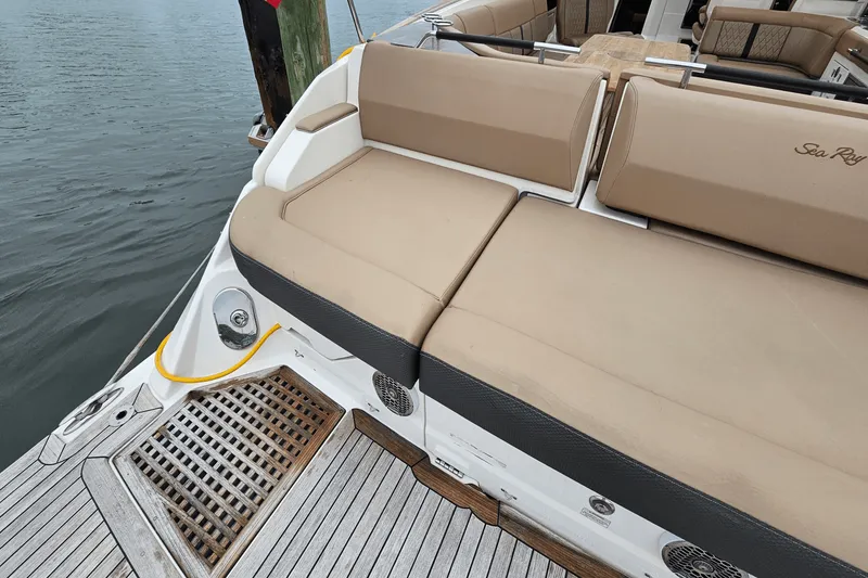 Slide: The Image of Sea Ray 400 SLX 2018 - 3