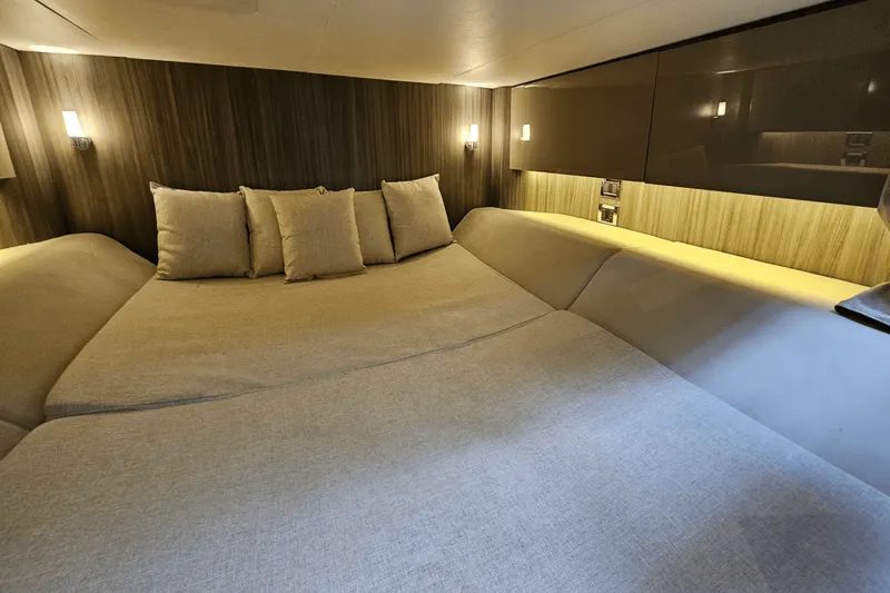 Slide: The Image of Sea Ray 400 SLX 2018 - 33