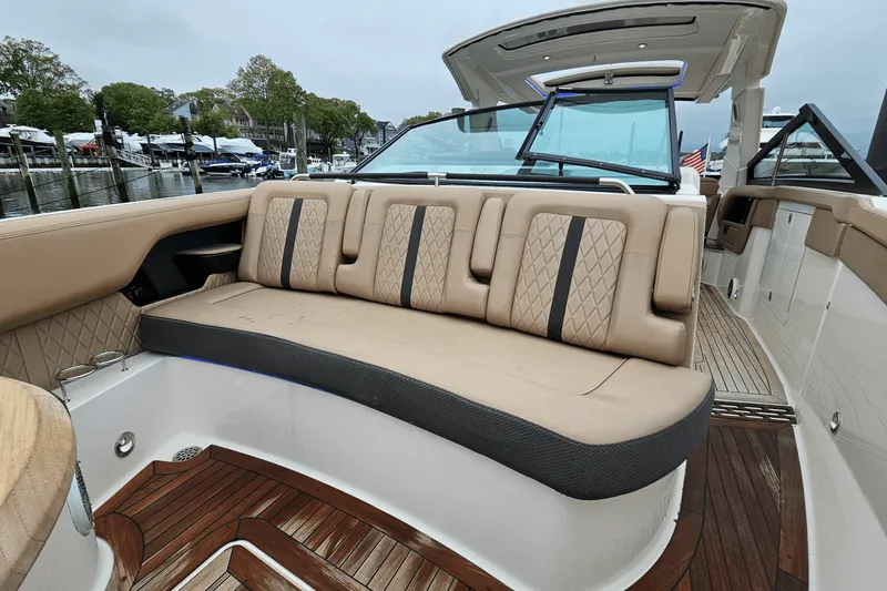 Slide: The Image of Sea Ray 400 SLX 2018 - 36