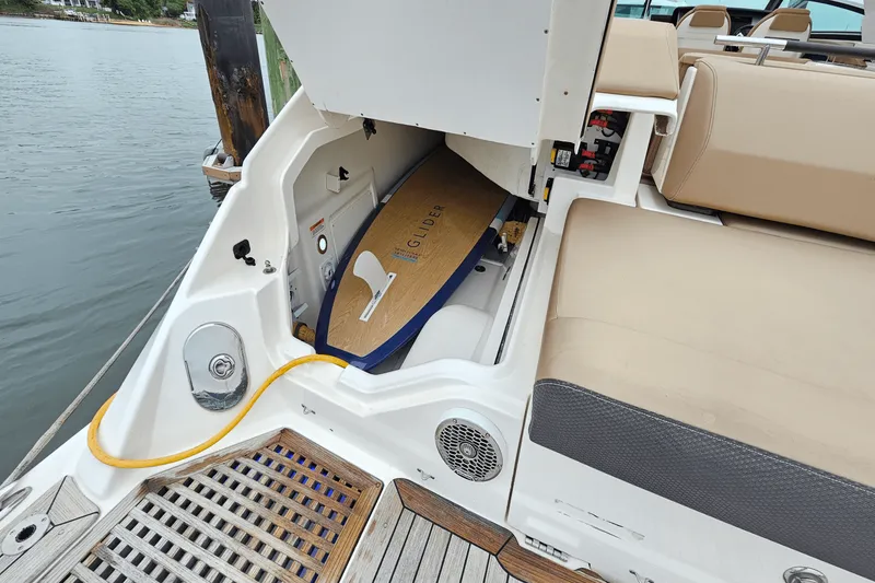 Slide: The Image of Sea Ray 400 SLX 2018 - 4