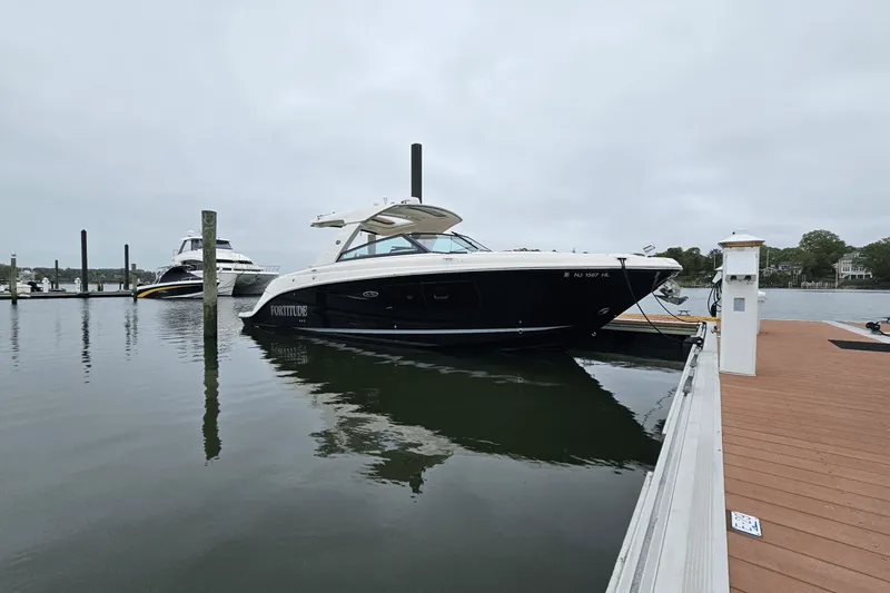 Slide: The Image of Sea Ray 400 SLX 2018 - 43