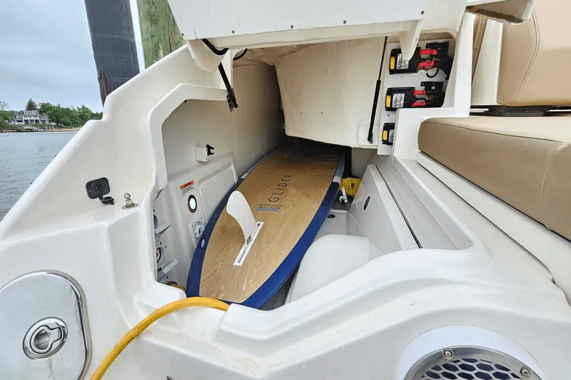 Slide: The Image of Sea Ray 400 SLX 2018 - 5