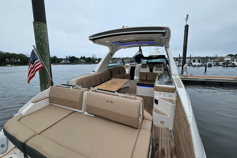 Slide: The Image of Sea Ray 400 SLX 2018 - 6