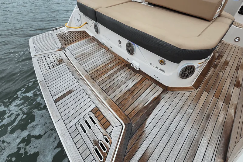 Slide: The Image of Sea Ray 400 SLX 2018 - 7