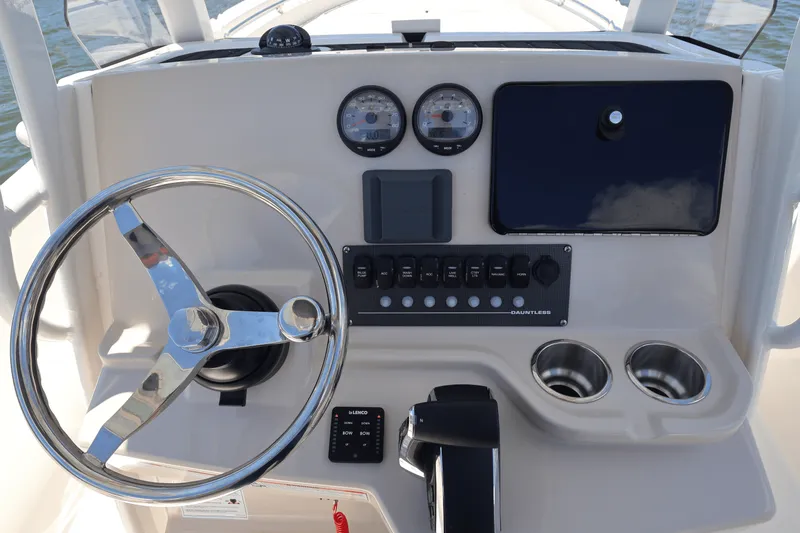 Slide: The Image of Boston Whaler 250 Dauntless 2025 - 51
