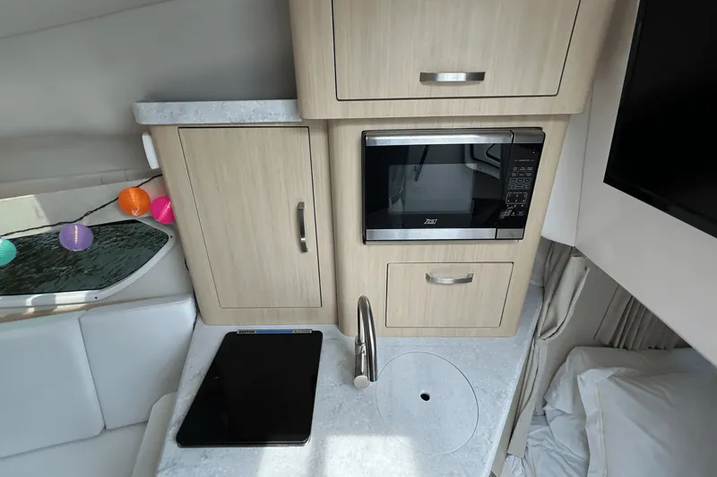 Slide: The Image of Regal 280 EXPRESS 2024 - 13