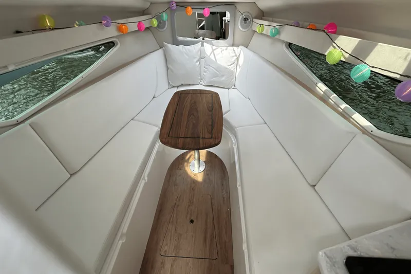 Slide: The Image of Regal 280 EXPRESS 2024 - 14