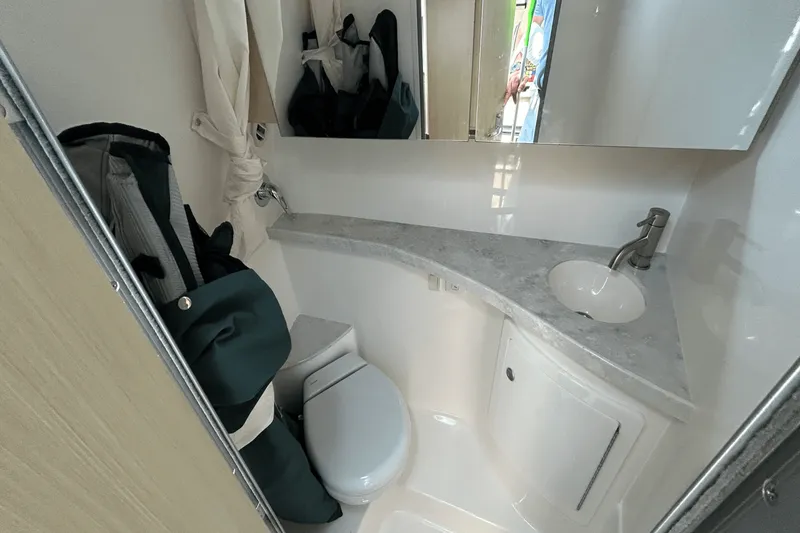 Slide: The Image of Regal 280 EXPRESS 2024 - 15