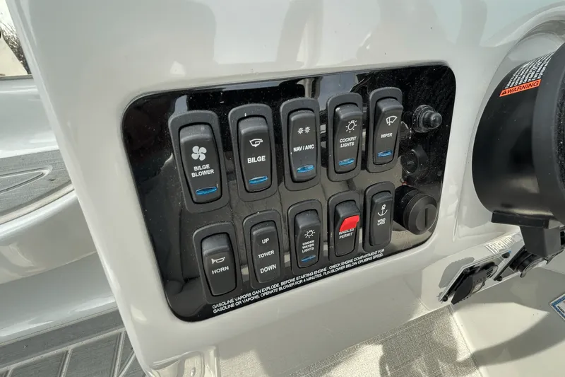 Slide: The Image of Regal 280 EXPRESS 2024 - 19