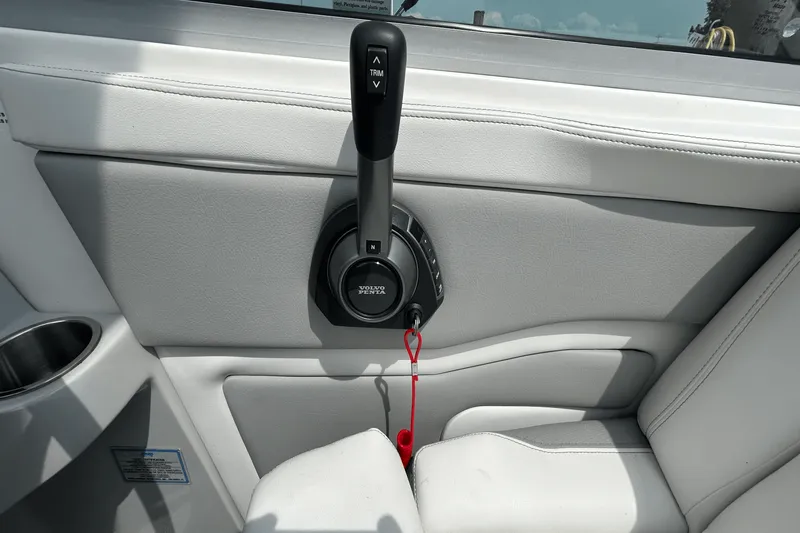 Slide: The Image of Regal 280 EXPRESS 2024 - 20