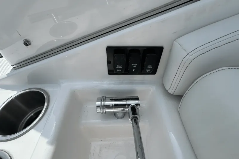 Slide: The Image of Regal 280 EXPRESS 2024 - 22