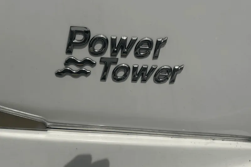 Slide: The Image of Regal 280 EXPRESS 2024 - 23