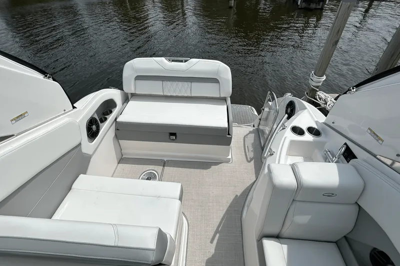 Slide: The Image of Regal 280 EXPRESS 2024 - 7