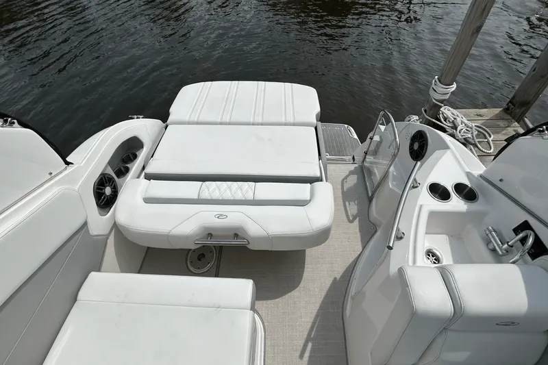 Slide: The Image of Regal 280 EXPRESS 2024 - 8