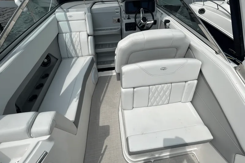 Slide: The Image of Regal 280 EXPRESS 2024 - 9