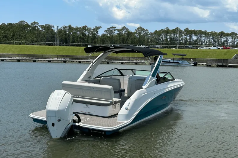 Slide: The Image of Sea Ray 250 SDX-OB 2023 - 8