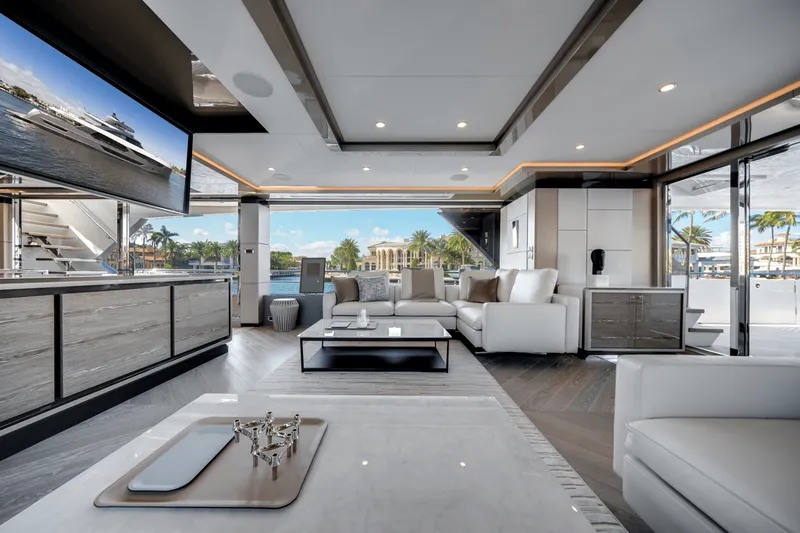 Slide: The Image of Ocean Alexander 35R 2025 - 15