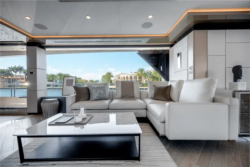 Slide: The Image of Ocean Alexander 35R 2025 - 16