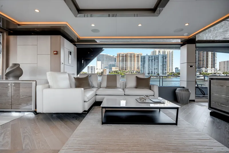 Slide: The Image of Ocean Alexander 35R 2025 - 17