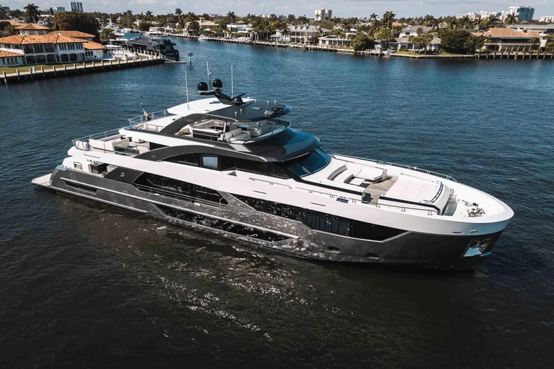 Slide: The Image of Ocean Alexander 35R 2025 - 2