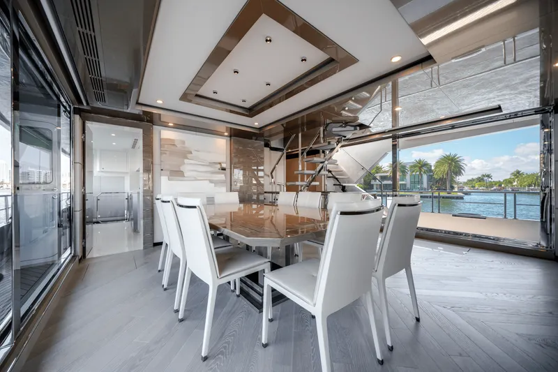 Slide: The Image of Ocean Alexander 35R 2025 - 20