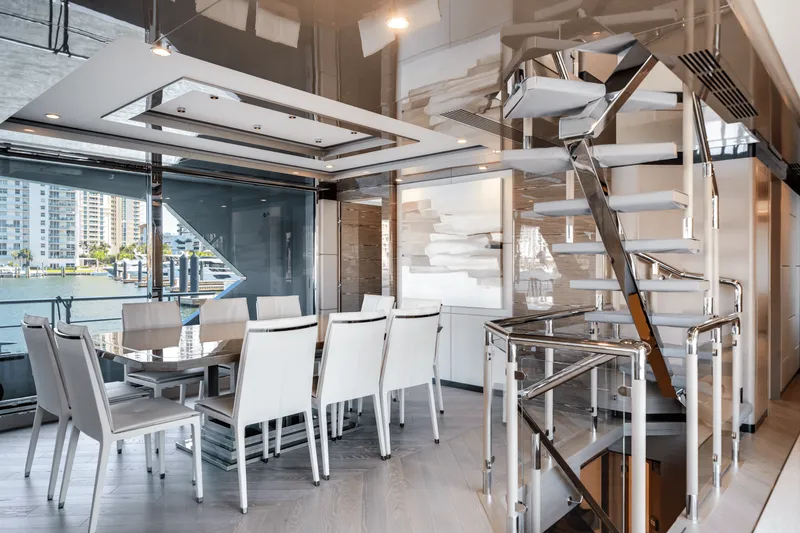 Slide: The Image of Ocean Alexander 35R 2025 - 22