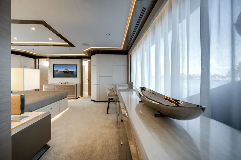 Slide: The Image of Ocean Alexander 35R 2025 - 24