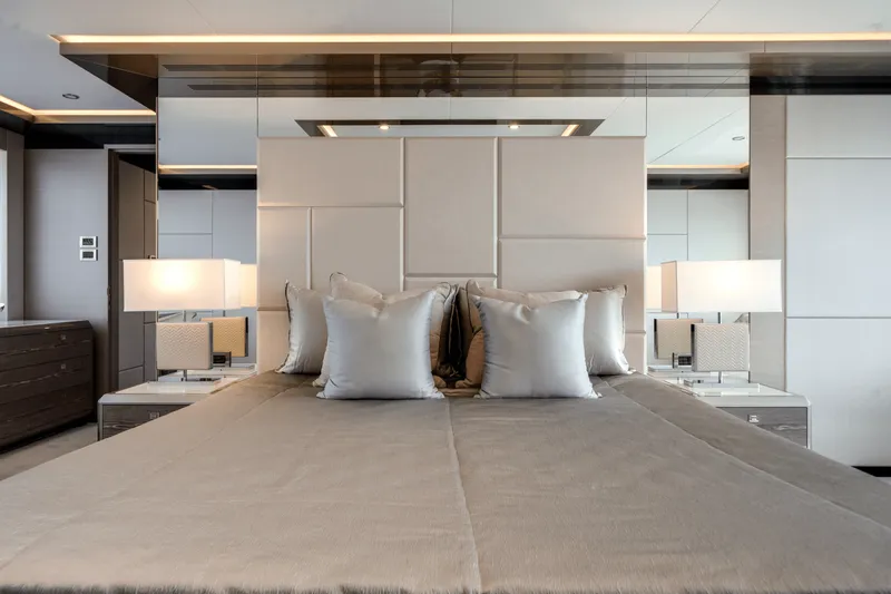 Slide: The Image of Ocean Alexander 35R 2025 - 27