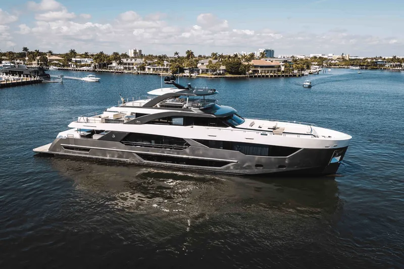 Slide: The Image of Ocean Alexander 35R 2025 - 3