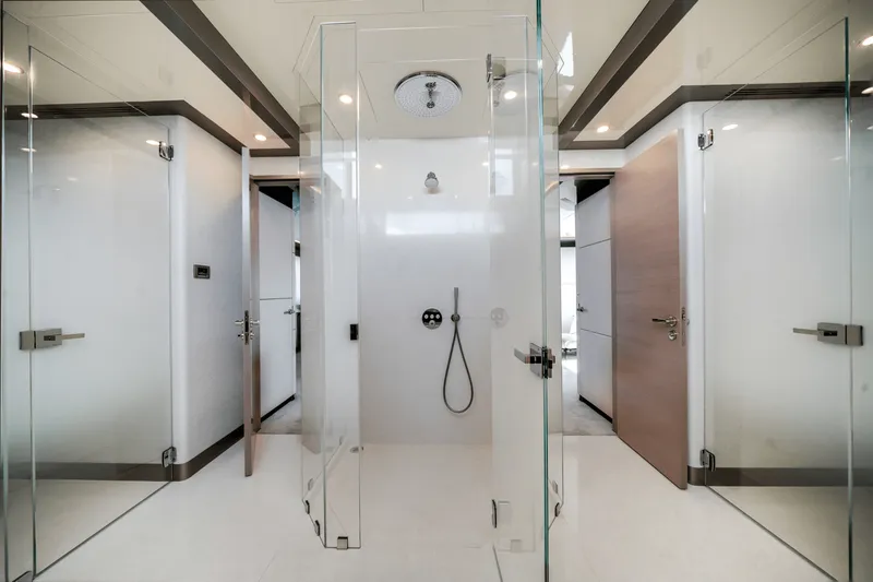 Slide: The Image of Ocean Alexander 35R 2025 - 33