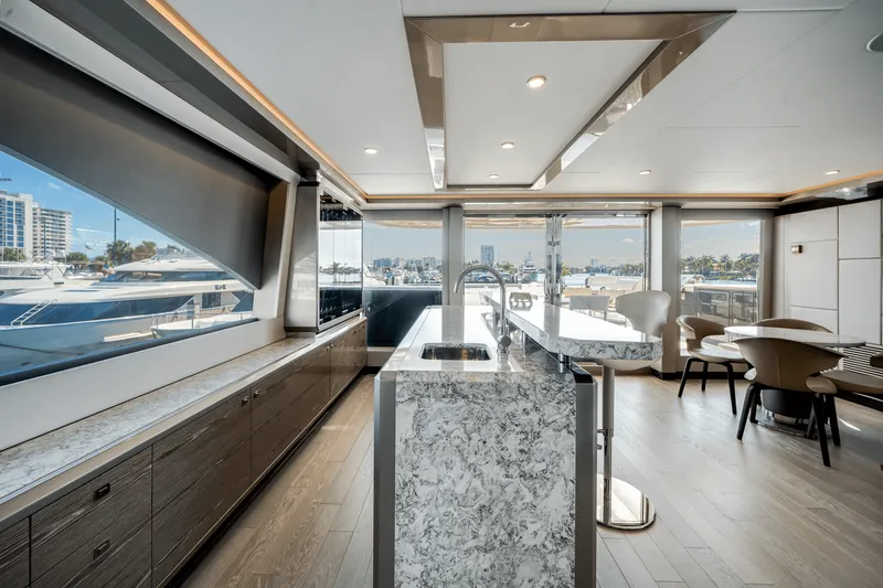 Slide: The Image of Ocean Alexander 35R 2025 - 40