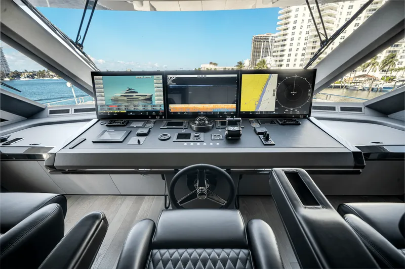 Slide: The Image of Ocean Alexander 35R 2025 - 42