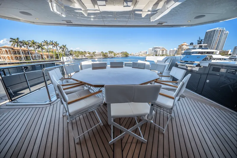 Slide: The Image of Ocean Alexander 35R 2025 - 45