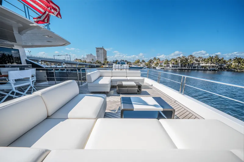 Slide: The Image of Ocean Alexander 35R 2025 - 49