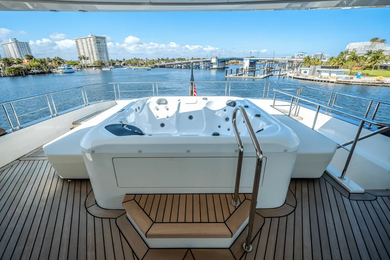 Slide: The Image of Ocean Alexander 35R 2025 - 50