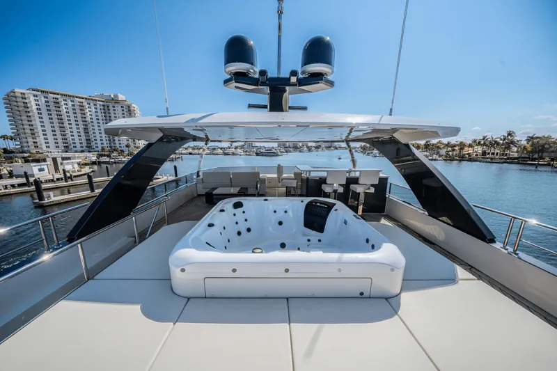 Slide: The Image of Ocean Alexander 35R 2025 - 51