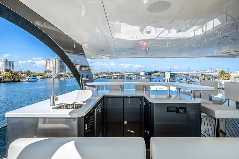 Slide: The Image of Ocean Alexander 35R 2025 - 55