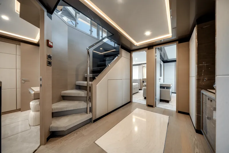 Slide: The Image of Ocean Alexander 35R 2025 - 57