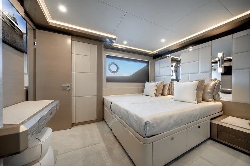 Slide: The Image of Ocean Alexander 35R 2025 - 59