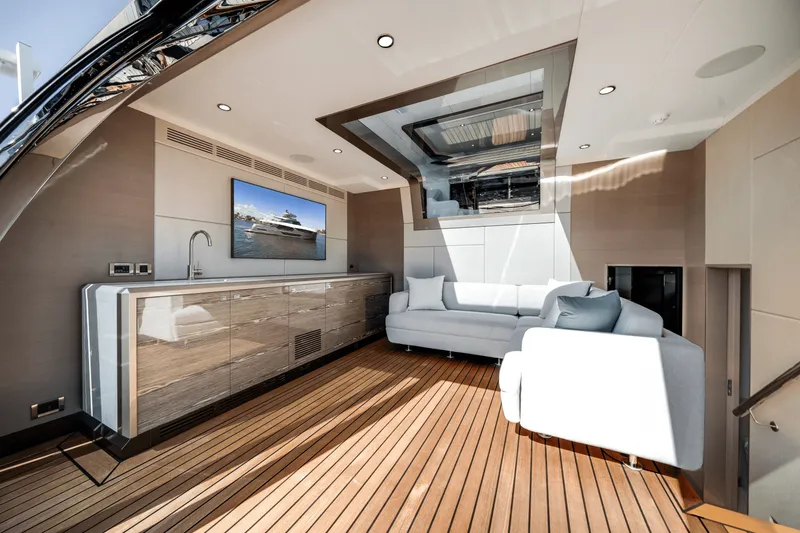 Slide: The Image of Ocean Alexander 35R 2025 - 6