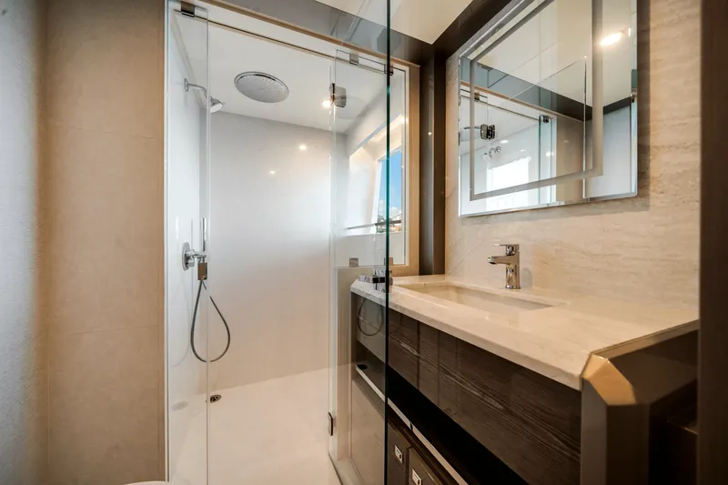 Slide: The Image of Ocean Alexander 35R 2025 - 60