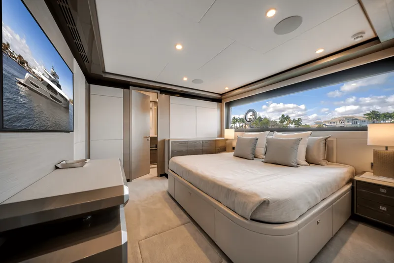 Slide: The Image of Ocean Alexander 35R 2025 - 61