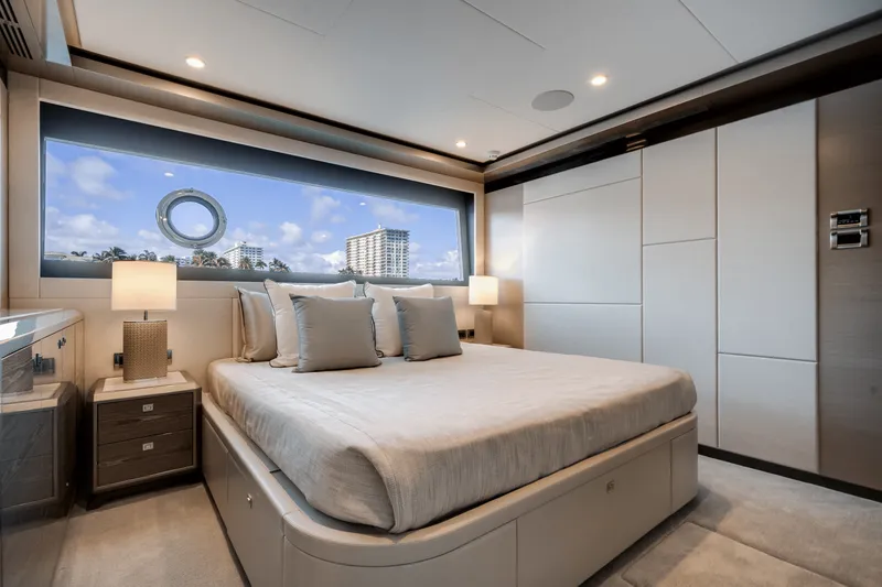 Slide: The Image of Ocean Alexander 35R 2025 - 62