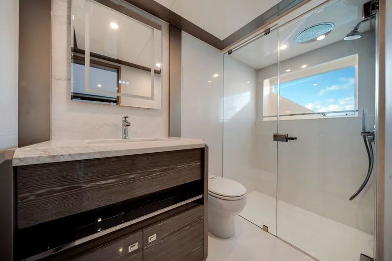 Slide: The Image of Ocean Alexander 35R 2025 - 63