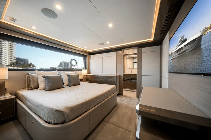 Slide: The Image of Ocean Alexander 35R 2025 - 64