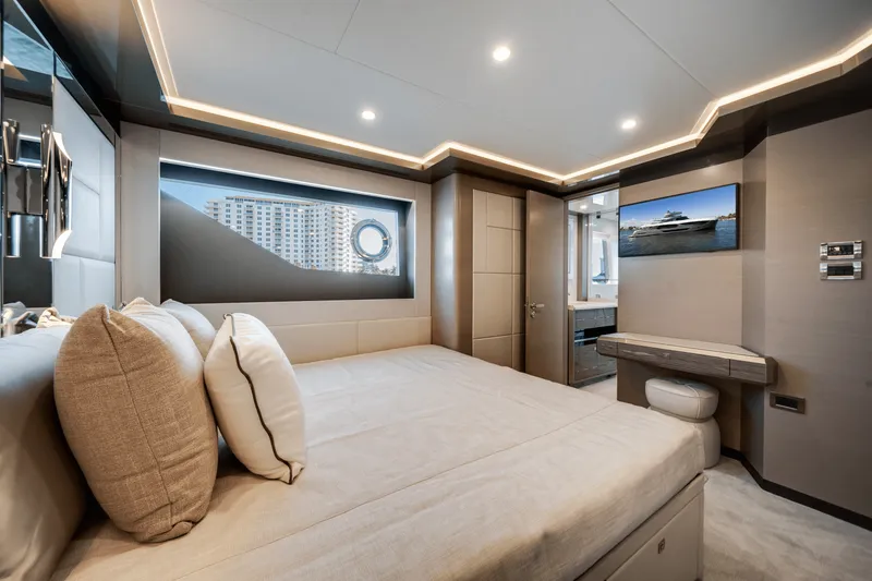 Slide: The Image of Ocean Alexander 35R 2025 - 68