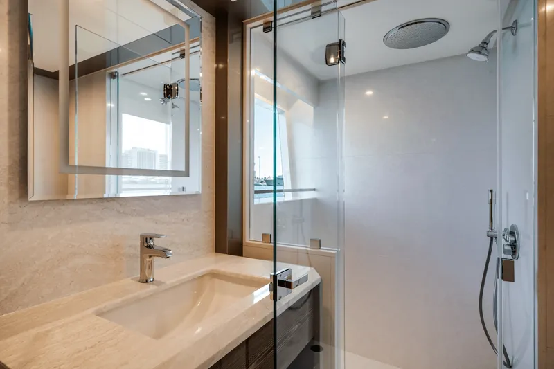 Slide: The Image of Ocean Alexander 35R 2025 - 69